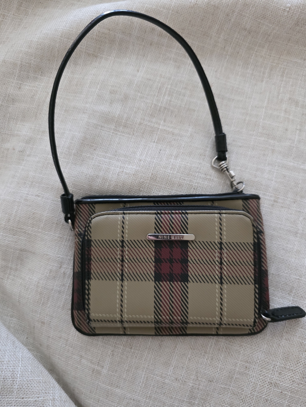 Nine West Plaid Wristlet Classic Look Compact Efficient Cardholder And Coins